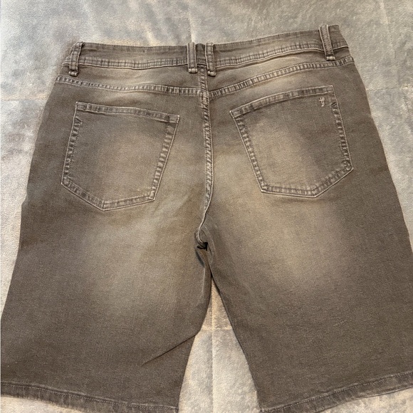 The Perfect Jean NYC Men's Washed Black Jean Shorts NWT - Picture 4 of 4